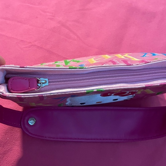 SANRIO 1976 2007 HELLO
KITTY Pink Shoulder Bag - Picture 9 of 9